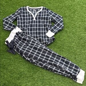 Jaclyn Intimates Fleece Pajama Set